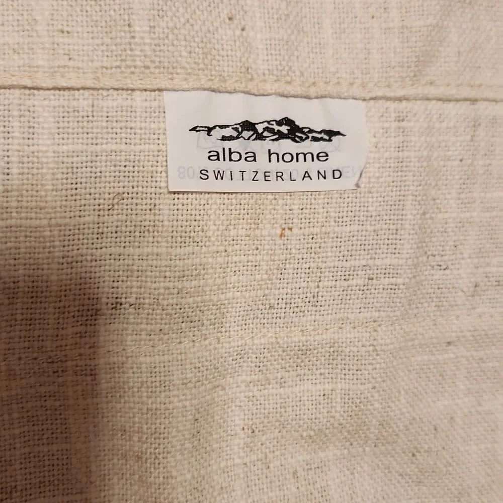 Alba Home table runner with peasant scenes